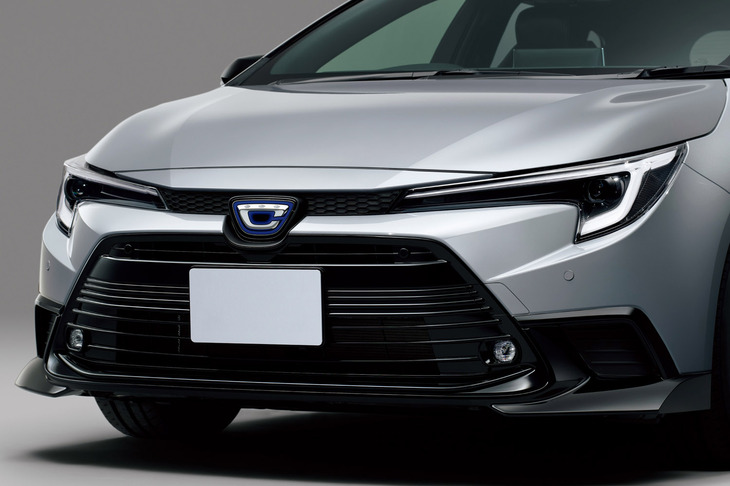 「カローラ アクティブスポーツ」には専用デザインのフロントバンパーが採用される。