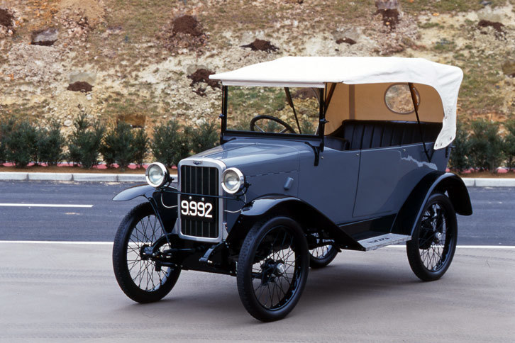 豊川順彌のオートモ号は、日本の国情に合った小型車として開発されたが、当時の日本市場を独占していたアメリカ勢には歯が立たず、300台ほどが生産されただけだった。