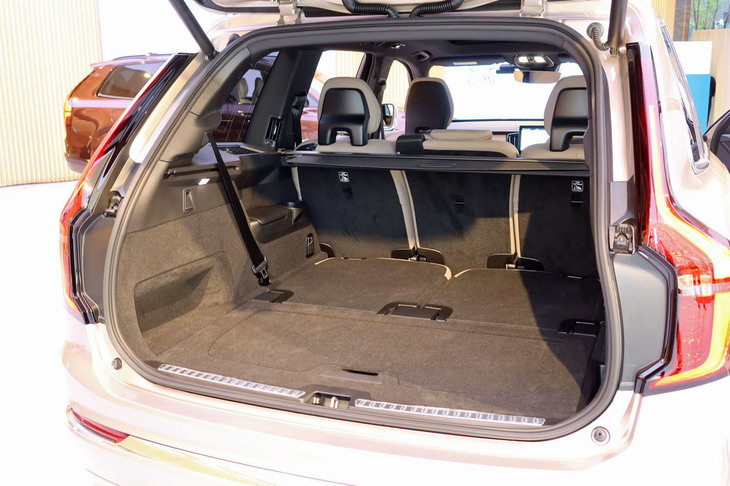 ボルボXC90プラスB5 AWD（ラゲッジルーム）