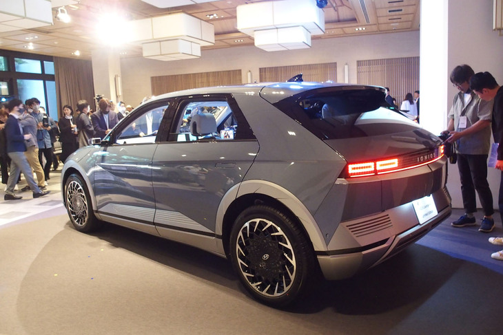 ヒョンデ・アイオニック5ラウンジAWDリミテッドエディション（リアビュー）