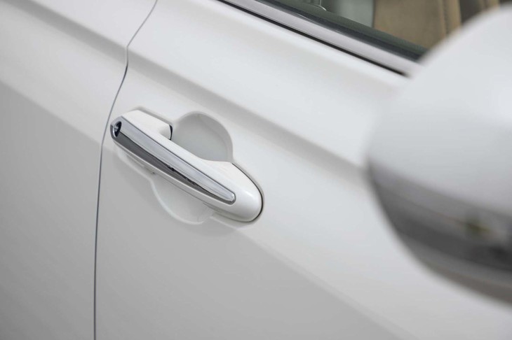 メッキが美しい、S“Elegance Style”のドアハンドル。空力性能にも配慮してデザインされている。