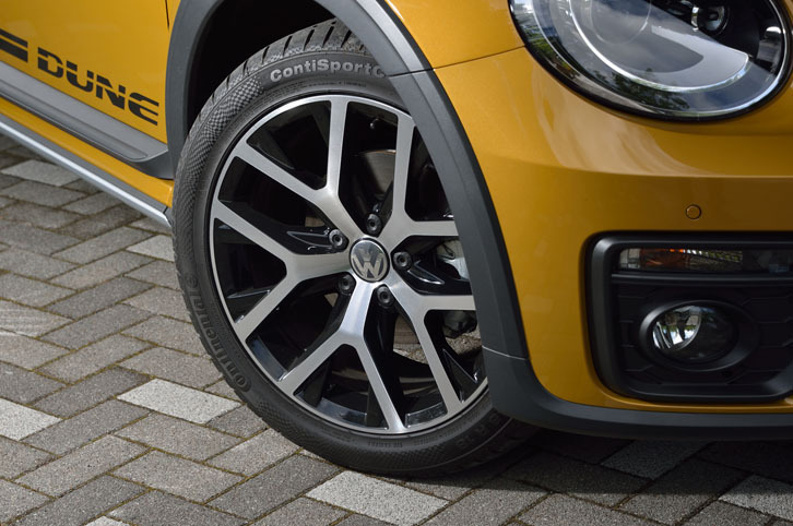 “5ダブルスポーク”と名付けられた、18インチアルミホイール。テスト車には、コンチネンタルの「コンチスポーツコンタクト3」タイヤが組み合わされていた。
