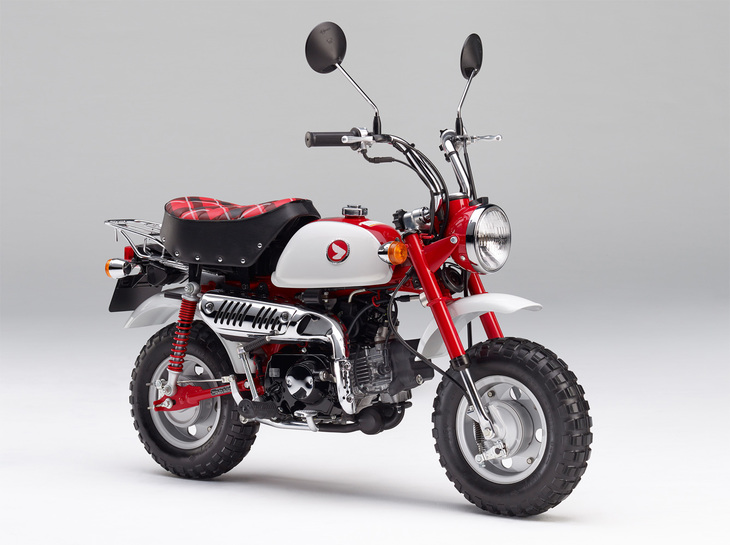 2017年2月末に発売された、50周年記念車の「モンキー50周年アニバーサリー」。この後、同年7月に発売された限定車「50周年スペシャル」（500台限定で価格は43万2000円）を最後に、50ccのモンキーは生産を終えた。