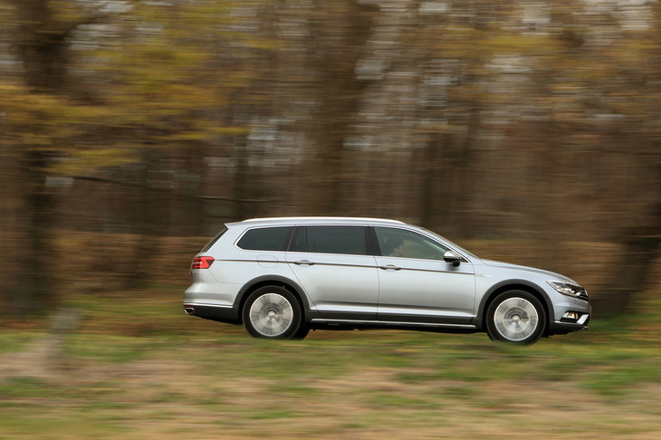 最高出力190ps、最大トルク400Nmの2リッターディーゼルターボエンジンを搭載。最大トルクは1900-3300rpmの範囲で発生する。