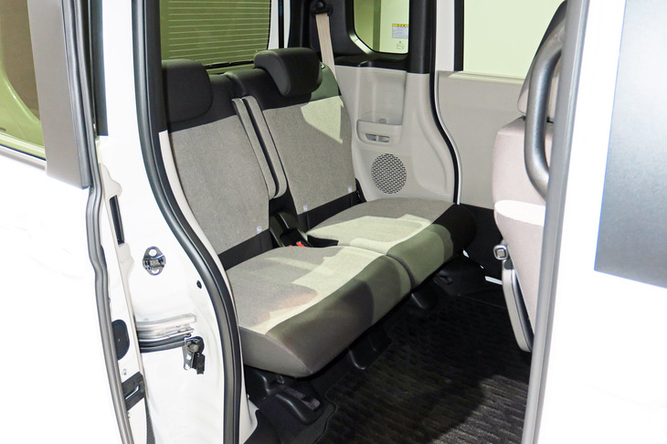 ホンダN-BOX（リアシート）