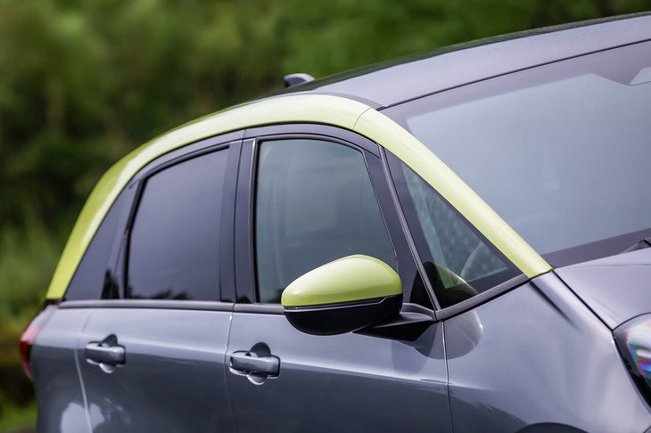 新型「フィット」には内外装の仕様や装備に応じて、5つのタイプが用意される。その中で、ライムグリーンのアクセントカラー（写真）が選択できるのは「ネス」のみとなる。