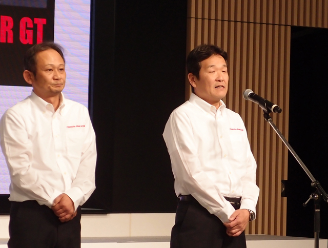 スーパーフォーミュラの活動を取りまとめる佐伯昌浩プロジェクトリーダー（写真左）と、同じくSUPER GTの責任者を務める松本雅彦プロジェクトリーダー（写真右）。