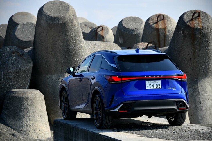 今回の試乗車のボディーカラー「ヒートブルーコントラストレイヤリング」は16万5000円のオプション。