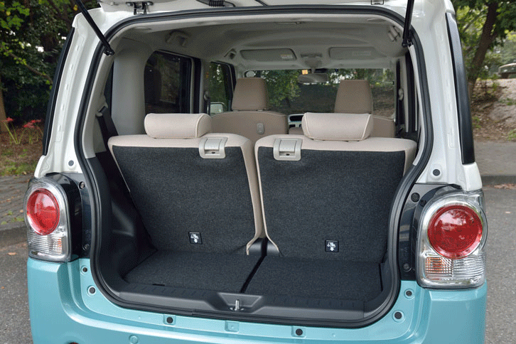 荷室の様子。後席は前後にスライド可能で、最も前方に移動させた際の奥行きは、「タント」（560mm）や「ムーヴ」（576mm）を上回る580mmが確保されている。（写真をクリックするとシートアレンジが見られます）