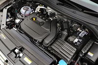 最高出力150PS、最大トルク250N・mを発生する「1.5 TSI Evo」エンジン。WLTCモードの燃費値は14.3km/リッターと発表されている。