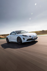 パワートレインに関してはエンジンの高出力化、高回転化が図られ、標準車より40PS高い292PSの最高出力を、6400rpmで発生するようになった。