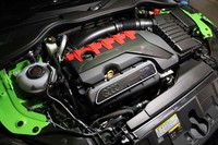 「TT RSクーペ」は世界的にも数少ない直列5気筒エンジンを搭載する。最新型のそれは、より洗練されたフィーリングが得られるようリファインされている。