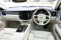 「V60」のPHEVは「T6」の「モメンタム」と「インスクリプション」、「T8」のインスクリプションの全3種類。今回は340ps仕様のパワートレインと充実した装備を組み合わせた、「T6 Twin Engine AWDインスクリプション」に試乗した。