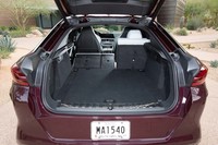 広々とした「X6 Mコンペティション」のラゲッジルーム。開口部の大きさも印象的。