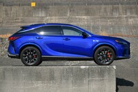 ボディーの全長は先代モデルと変わらぬ4890mm。ホイールベースは60mm長い2850mm。