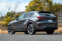 新開発のエンジン縦置き・FR系プラットフォームをベースに開発された「CX-60」。全長4.7m級のミドルクラスSUVだ。