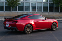 1964年にデビューした「マスタング」は、2022年に7代目となる現行型が登場。日本にも導入された6代目モデルのイメージを残しつつ、よりモダンに進化している。北米での価格は3万1920ドル（邦貨換算で約490万円）から。