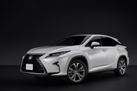 「KINTO SELECT」では、6車種のレクサス車を半年ごとに乗り換えることができる。写真は上級SUVの「レクサスRX」。