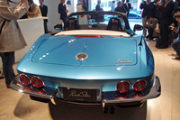 エッジの効いたフェンダーが目を引く「ロックスター」。ドア部を除くミツオカオリジナルのボディーパネルはFRPでできている。