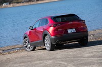 今回のテスト車は1.8リッターディーゼルモデルのトップグレード「XD Lパッケージ」の4WD車。車両本体価格は330万5500円。