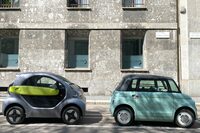 「フィアット・トポリーノ」（写真向かって右）と「XEVヨーヨー」（同左）。詳しくは当連載第831回を参照。