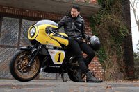 スクランブラーを中心に盛り上がりを見せるバイクのネオクラシックブームについて語る桐島ローランド氏。「とはいえ、その勢いで古いバイクに手を出すと大変なことになるんですよね」。