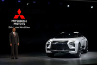 2018年秋の東京モーターショーでは、「Drive your Ambition」を体現する「e-EVOLUTION CONCEPT」が世界初公開された。車両を紹介するのは山下光彦CPLO（チーフ・プランニング・オフィサー）。