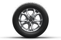 「CX-3 15Sツーリング／XDツーリング」に用いられる新カラーのホイール。