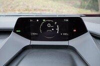 液晶式のメーターパネルは7インチ。大きさに対して各項目の表示サイズが小さいため、黒い部分が目立ってしまっている。