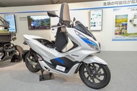 二輪の世界も、スクーターをはじめとするシティーコミューターでは電動車が散見される。写真はホンダの電動スクーター「PCXエレクトリック」。