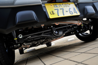 駆動システムは「ワゴンR」と共通。4WDの動力伝達には、ビスカスカップリングを用いている。
    