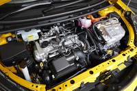 パワーユニットはベース車と同じ。1.5リッター直4エンジンと駆動用モーターおよびジェネレーターを、遊星歯車式の動力分割機構で制御する。
    