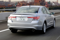 【スペック】35iL：全長×全幅×全高＝4940×1845×1475mm／ホイールベース＝2800mm／車重＝1610kg／駆動方式＝FF／3.5リッターV6SOHC24バルブ（280ps/6200rpm、34.9kgm/5000rpm）／価格＝390万円（テスト車＝412万2000円／レザーインテリア＝15万7500円／サンルーフ＝9万4500円）
