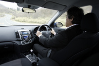 ヒュンダイ i30（FF/4AT）【ブリーフテスト】の画像