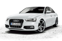 「アウディA4 S-line plus」