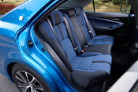 「クラウン アスリートS-T」のリアシート。アームレストスルーや可倒機能などは備えられていない。