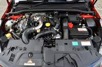 200psと24.5kgmを発生するM5M型1.6リッターの直噴4気筒ターボエンジン。基本は「日産ジューク」などに搭載される、日産のMR16DDT（DIGターボ）型ユニット同じ。