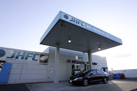 横浜の大黒水素ステーション。
    全国の水素ステーションはこちら。