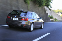 「BMW 320dツーリング スポーツ」
    