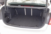 トランクルーム。標準状態で370リッターの容量が確保される。