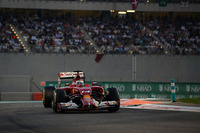 ベッテルのフェラーリ移籍と同時に、スクーデリアのエースを5年間務めたフェルナンド・アロンソの離脱も正式に発表された。2005、2006年王者はマクラーレン入りが濃厚とされる。アブダビでは9位フィニッシュ、今季最高位はハンガリーGPでの2位だった。フェラーリでの戦績は5年間で11勝、表彰台44回、チャンピオンシップ最高位は2位（2010年、2012年、2013年）。イタリアの最古参チームとスペイン人チャンピオンの夢は成就せずに終わった。（Photo=Ferrari）
    