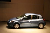 横滑り防止装置「ESP」が標準装備となった。