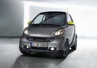 「スマート・フォーツー」にマットグレーの限定車の画像