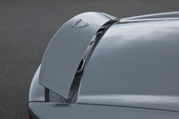 100km/hで上昇し、65km/hを下回ると格納されるリアスポイラー。