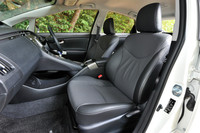 車名にもあるとおり、試乗車のシートはレザー（一部に人工皮革を使用）となる。