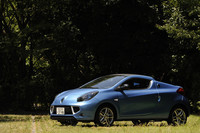 ボディカラーは、写真のブルー・マジョレルM（青）のほか、ルージュ・ディナM（赤）、ブラン・グラシエ（白）、グリ・アルティカM（銀紫）の計4色が用意される。