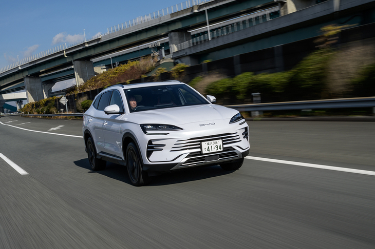 駆動用バッテリーの容量は18.3kWh。100kmものEV走行換算距離（WLTCモード）を誇る。