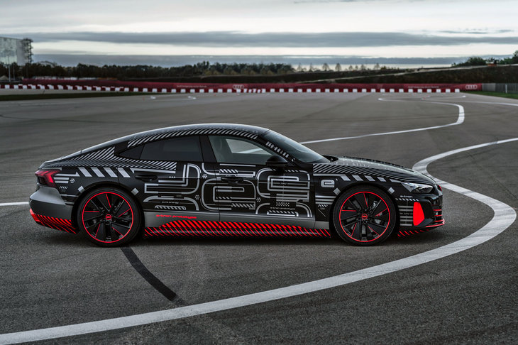 スポーティーなハイパフォーマンスEVの「e-tron GT」。すでにプロトタイプの生産は始まっている。