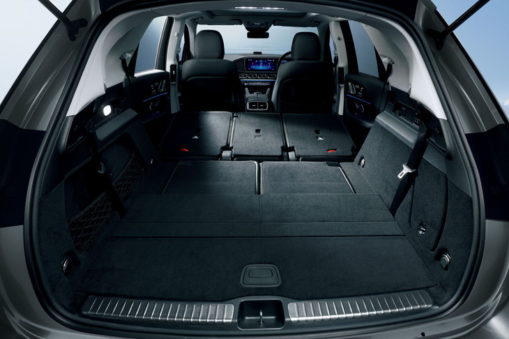 「GLE300d 4MATIC」の荷室。3列目シートは有償オプションに変更された。