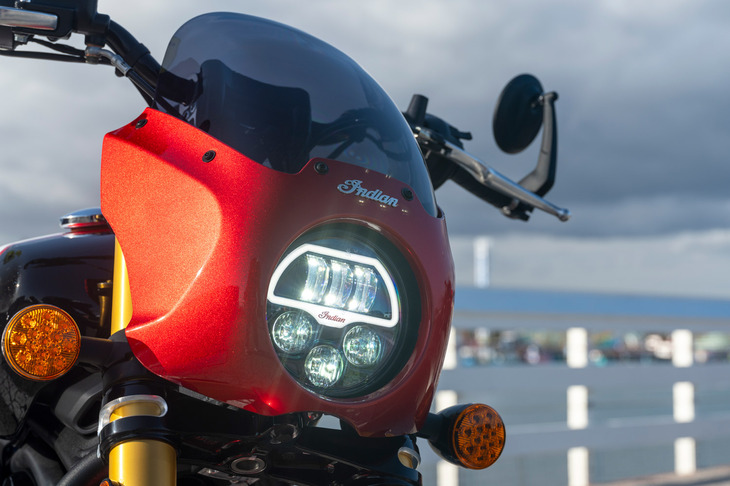 新型「スカウト」シリーズでは、フロントまわりの意匠や装備がモデルによって異なり、「スポーツスカウト」と「101スカウト」にはクラシックな趣のフェアリングが装備される。